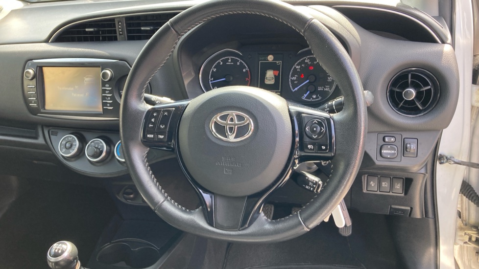 Toyota Yaris 1.5 VVT-i Design 5dr Petrol Hatchback - Image 10