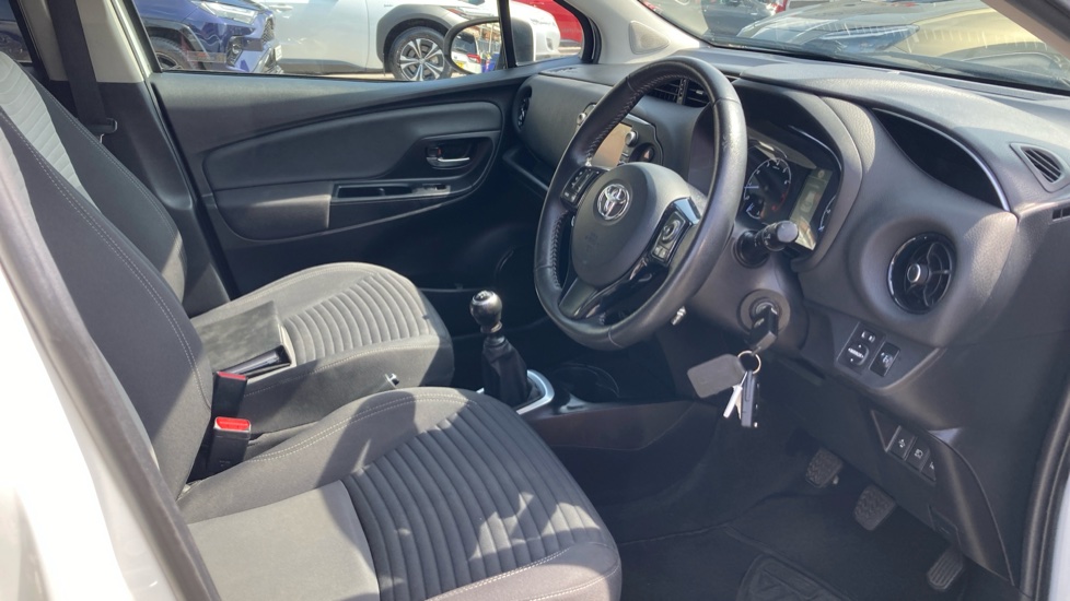 Toyota Yaris 1.5 VVT-i Design 5dr Petrol Hatchback - Image 12