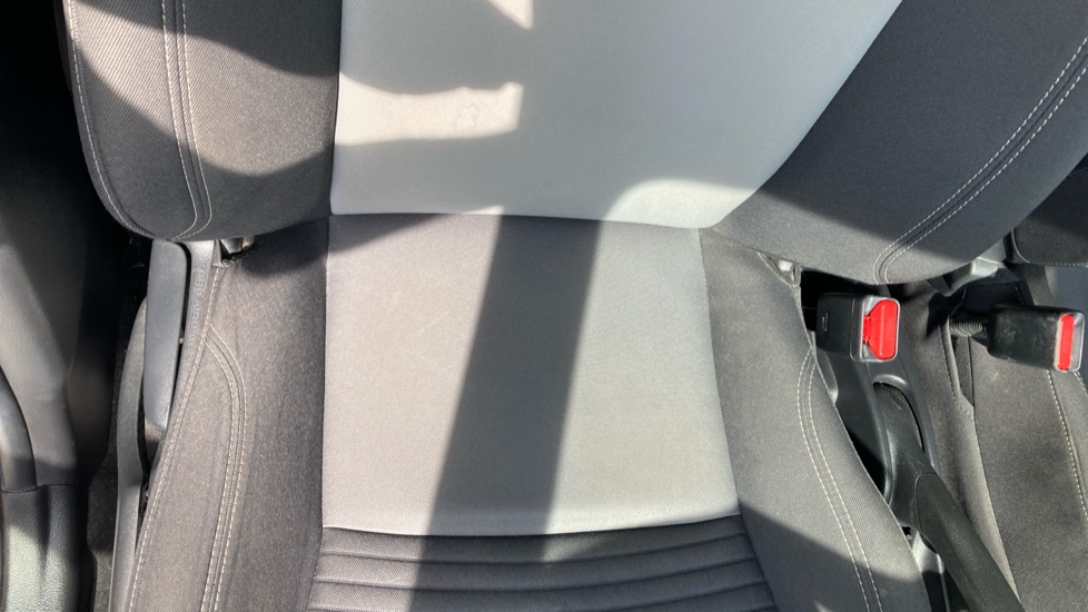 Toyota Yaris 1.5 VVT-i Design 5dr Petrol Hatchback - Image 14