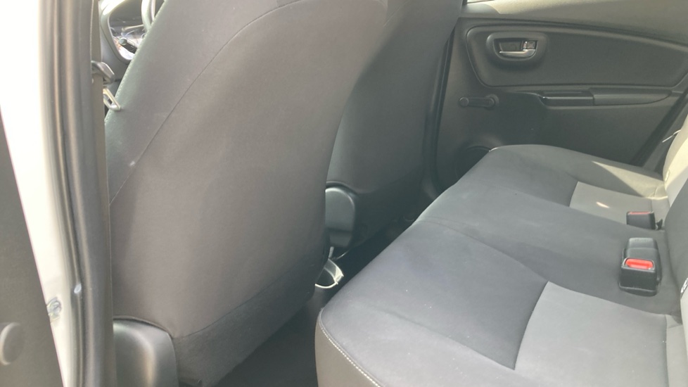 Toyota Yaris 1.5 VVT-i Design 5dr Petrol Hatchback - Image 15