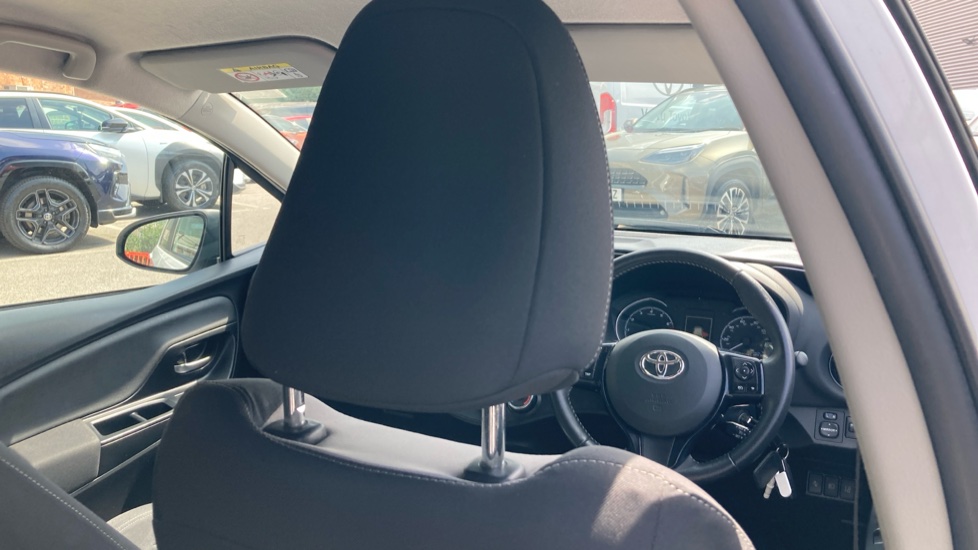 Toyota Yaris 1.5 VVT-i Design 5dr Petrol Hatchback - Image 19