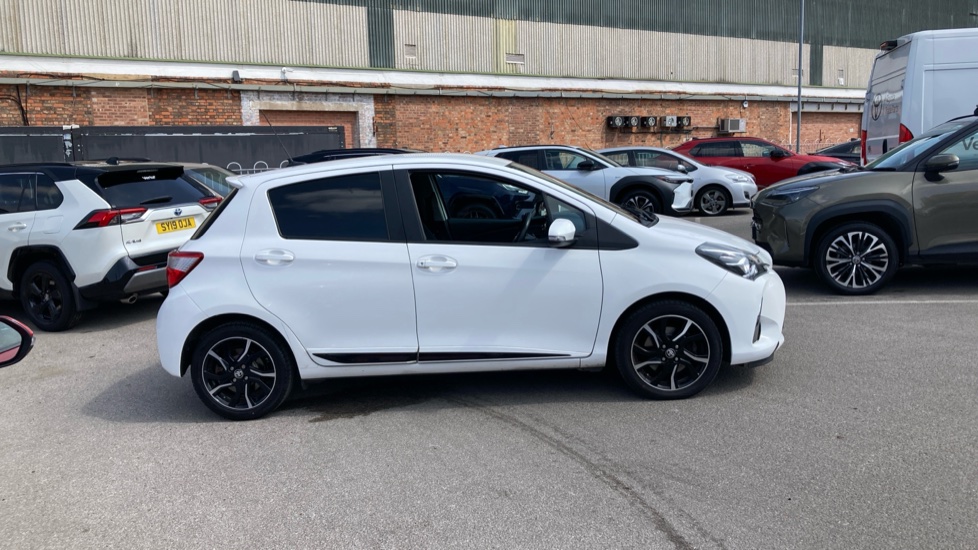 Toyota Yaris 1.5 VVT-i Design 5dr Petrol Hatchback - Image 23