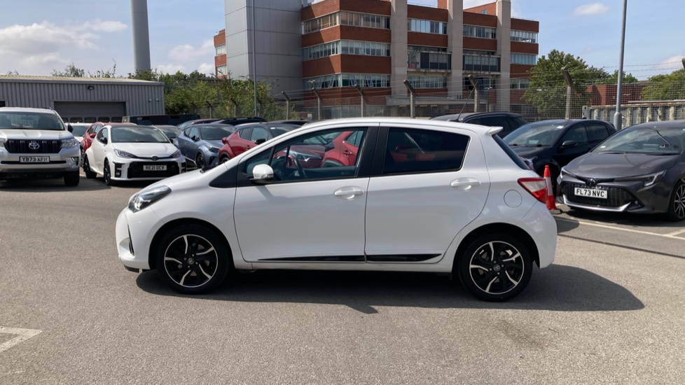 Toyota Yaris 1.5 VVT-i Design 5dr Petrol Hatchback - Image 24