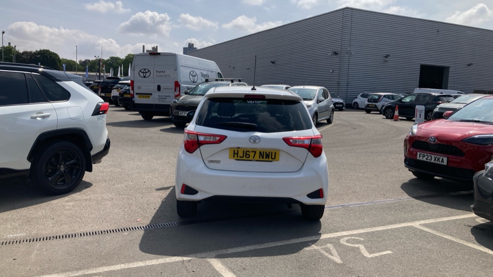 Toyota Yaris 1.5 VVT-i Design 5dr Petrol Hatchback - Image 26
