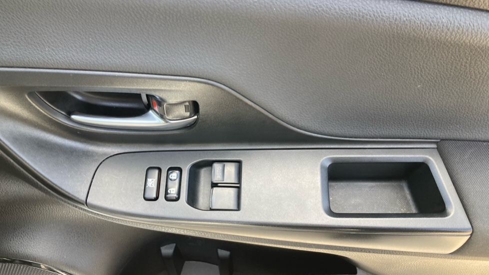 Toyota Yaris 1.5 VVT-i Design 5dr Petrol Hatchback - Image 30