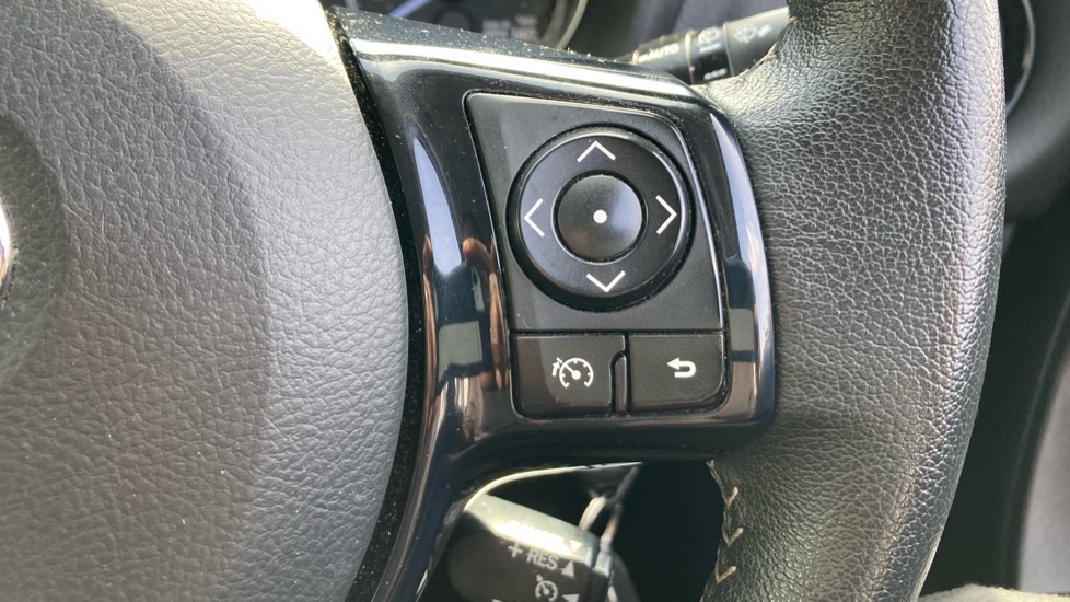 Toyota Yaris 1.5 VVT-i Design 5dr Petrol Hatchback - Image 31