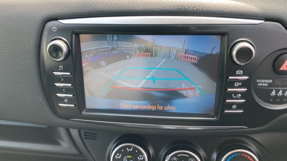 Toyota Yaris 1.5 VVT-i Design 5dr Petrol Hatchback - Image 35