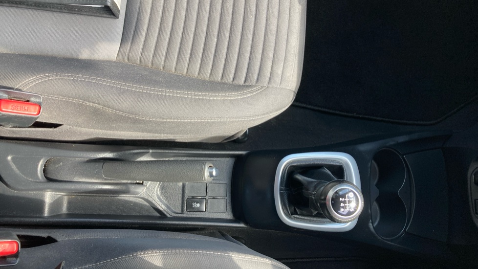 Toyota Yaris 1.5 VVT-i Design 5dr Petrol Hatchback - Image 36