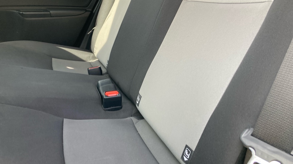 Toyota Yaris 1.5 VVT-i Design 5dr Petrol Hatchback - Image 38