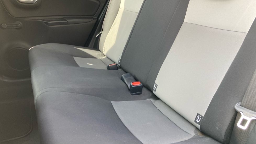 Toyota Yaris 1.5 VVT-i Design 5dr Petrol Hatchback - Image 39