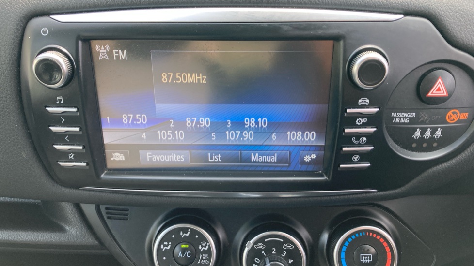 Toyota Yaris 1.5 VVT-i Design 5dr Petrol Hatchback - Image 41