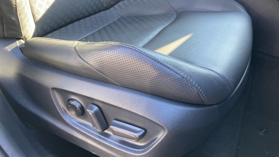 Toyota C-HR 2.0 Hybrid Excel 5dr CVT Hybrid Hatchback - Image 17
