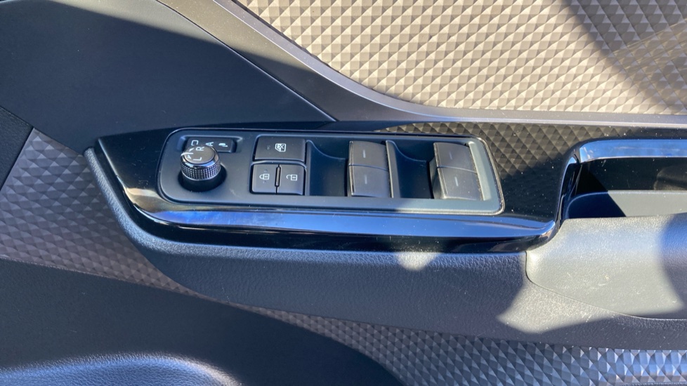 Toyota C-HR 2.0 Hybrid Excel 5dr CVT Hybrid Hatchback - Image 30
