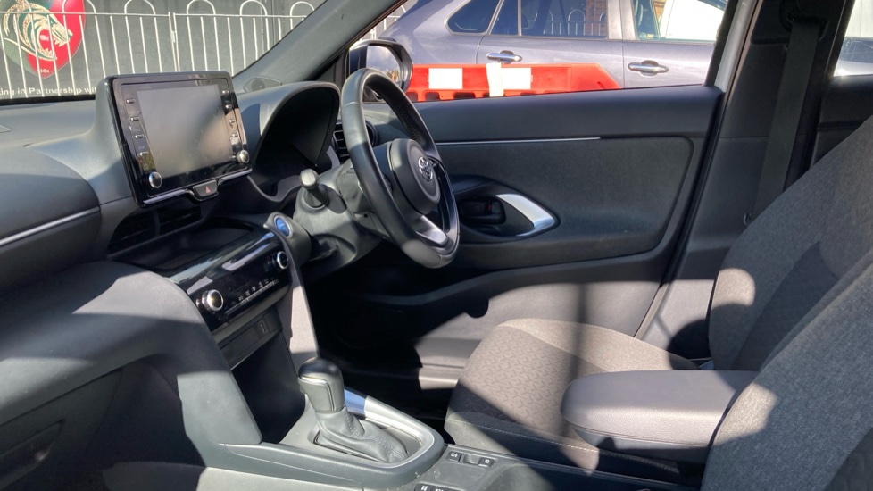 Toyota Yaris Cross 1.5 Hybrid Design 5dr CVT Hybrid Estate - Image 5