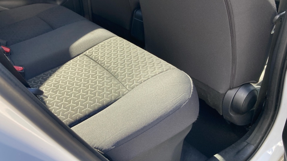 Toyota Yaris Cross 1.5 Hybrid Design 5dr CVT Hybrid Estate - Image 8