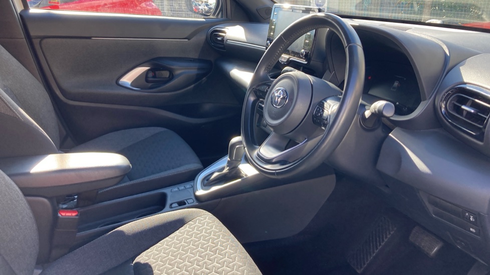 Toyota Yaris Cross 1.5 Hybrid Design 5dr CVT Hybrid Estate - Image 12