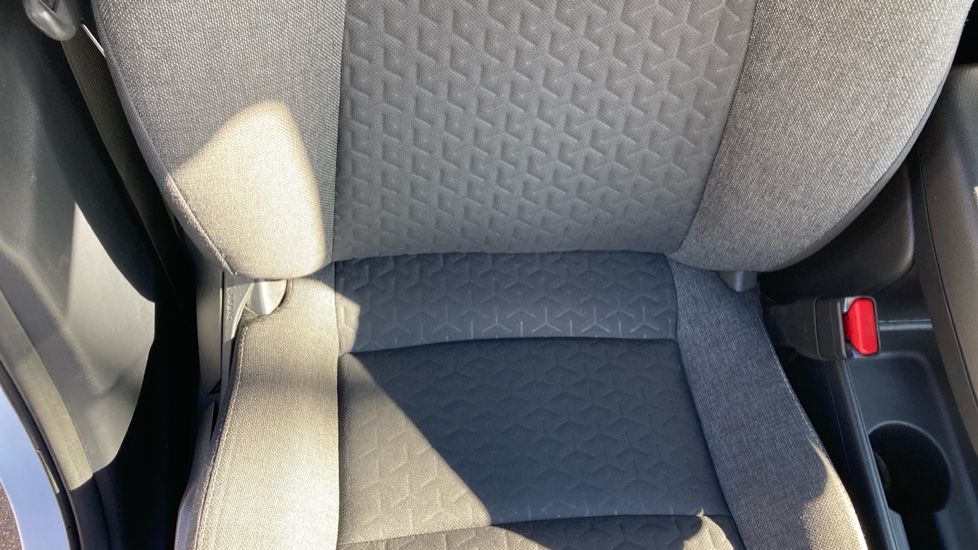 Toyota Yaris Cross 1.5 Hybrid Design 5dr CVT Hybrid Estate - Image 14