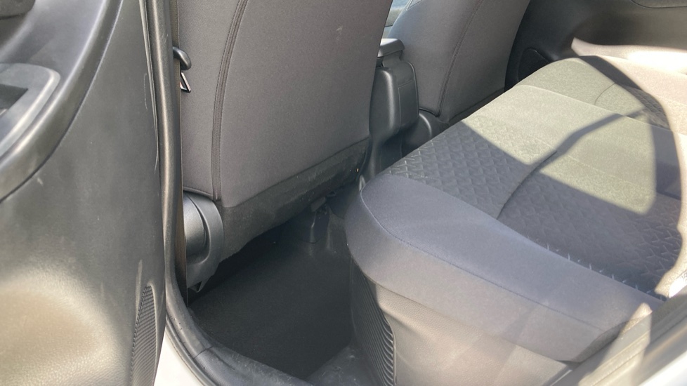 Toyota Yaris Cross 1.5 Hybrid Design 5dr CVT Hybrid Estate - Image 15