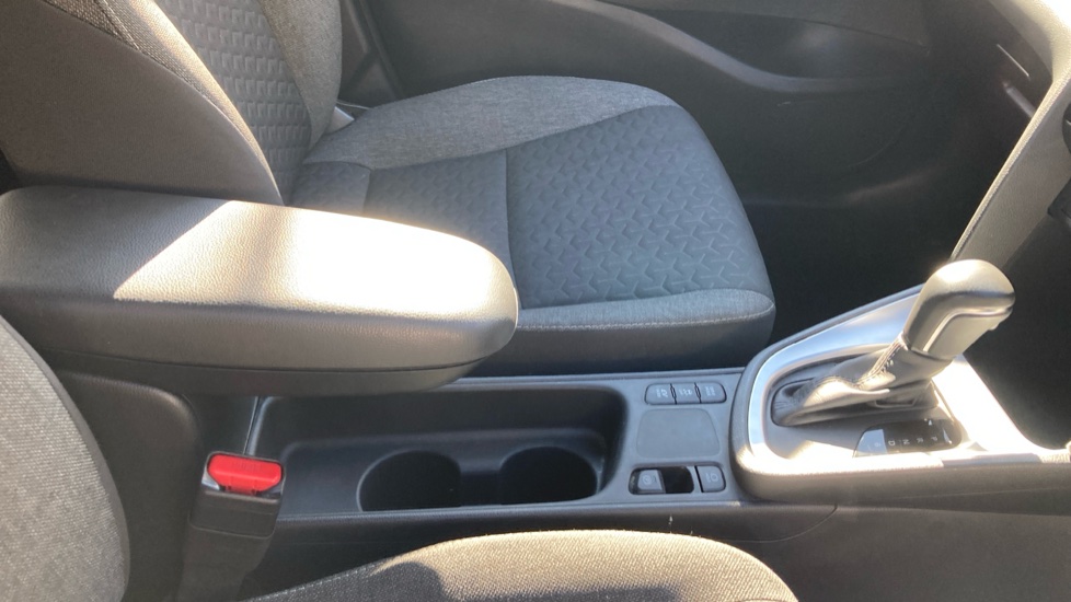 Toyota Yaris Cross 1.5 Hybrid Design 5dr CVT Hybrid Estate - Image 18