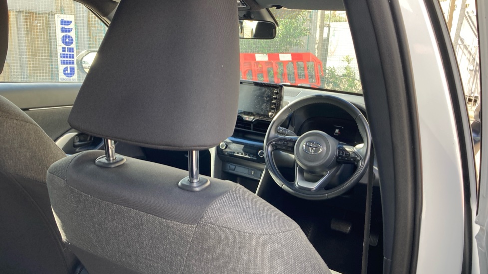 Toyota Yaris Cross 1.5 Hybrid Design 5dr CVT Hybrid Estate - Image 19