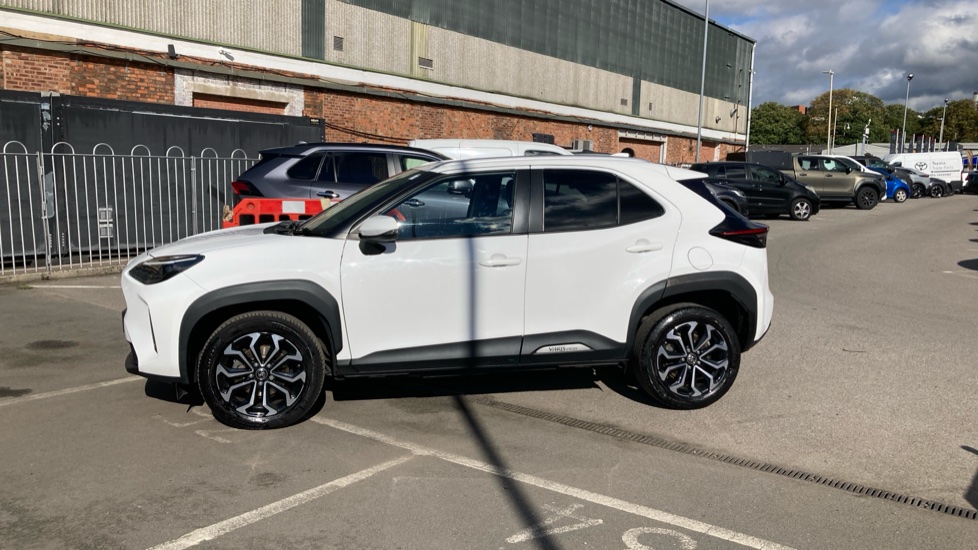 Toyota Yaris Cross 1.5 Hybrid Design 5dr CVT Hybrid Estate - Image 24