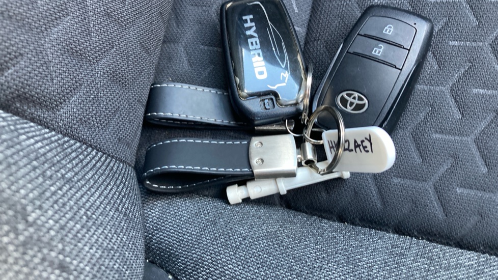 Toyota Yaris Cross 1.5 Hybrid Design 5dr CVT Hybrid Estate - Image 28