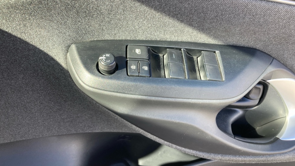 Toyota Yaris Cross 1.5 Hybrid Design 5dr CVT Hybrid Estate - Image 32