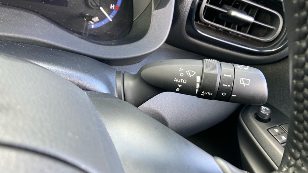 Toyota Yaris Cross 1.5 Hybrid Design 5dr CVT Hybrid Estate - Image 33