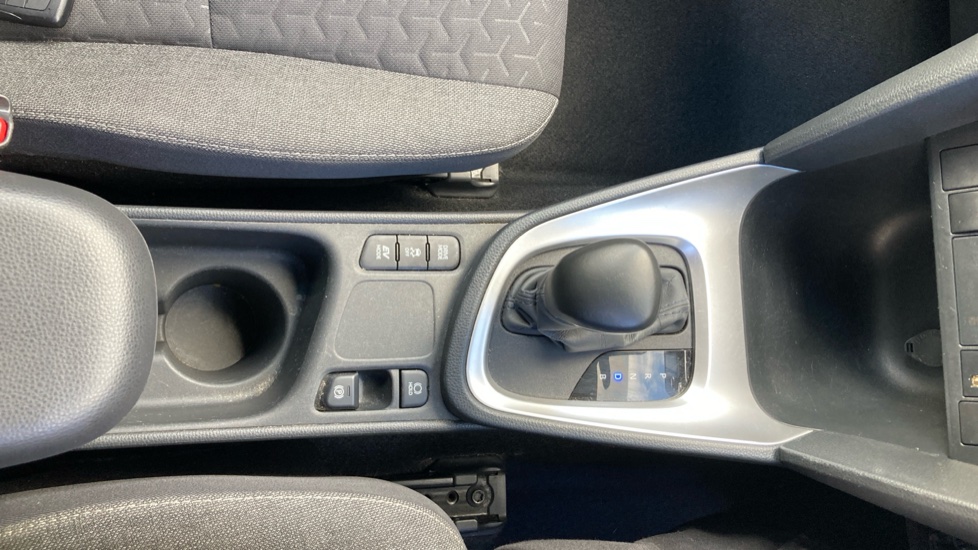 Toyota Yaris Cross 1.5 Hybrid Design 5dr CVT Hybrid Estate - Image 38