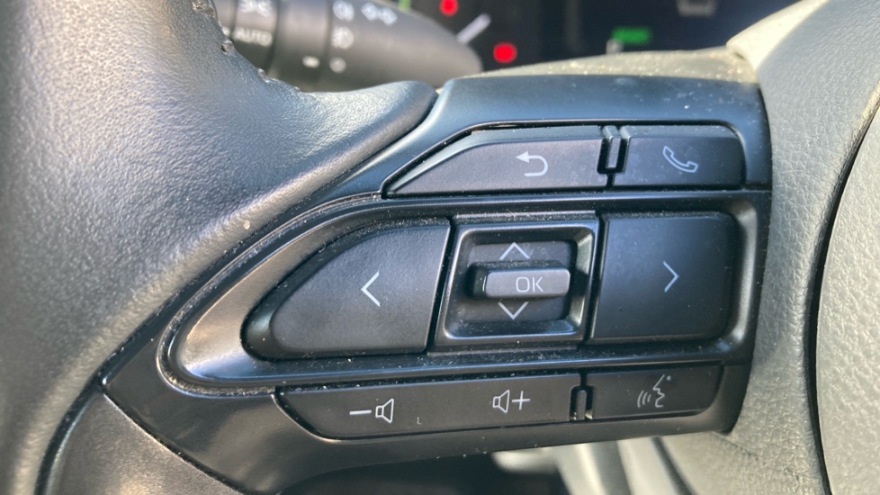 Toyota Yaris Cross 1.5 Hybrid Design 5dr CVT Hybrid Estate - Image 39