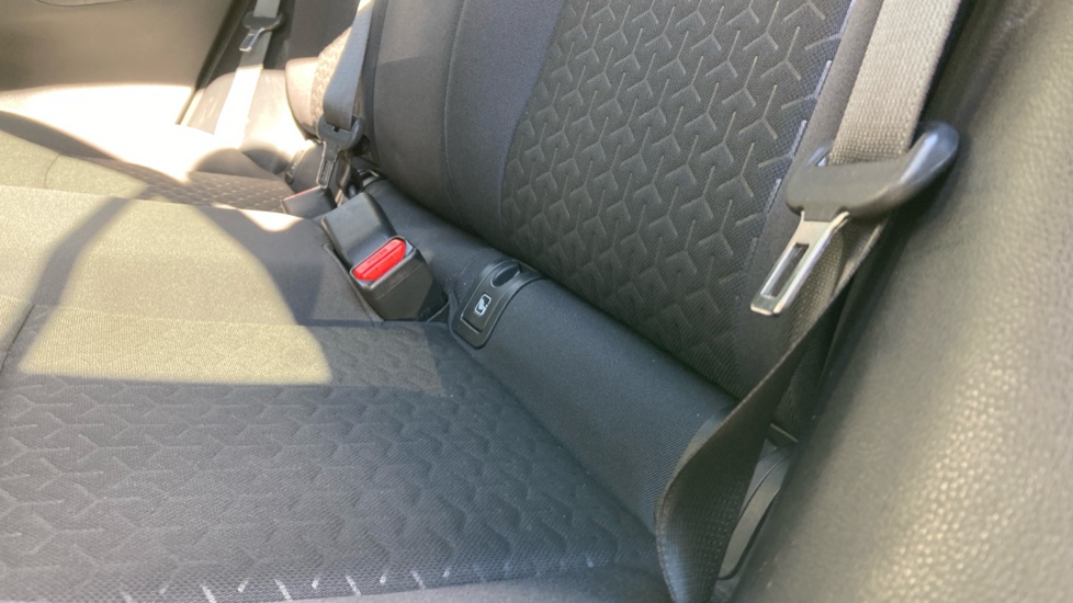 Toyota Yaris Cross 1.5 Hybrid Design 5dr CVT Hybrid Estate - Image 40
