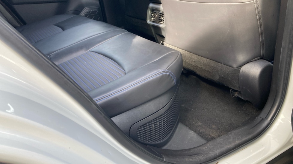 Toyota RAV4 2.5 VVT-i Hybrid Dynamic 5dr CVT Hybrid Estate - Image 8