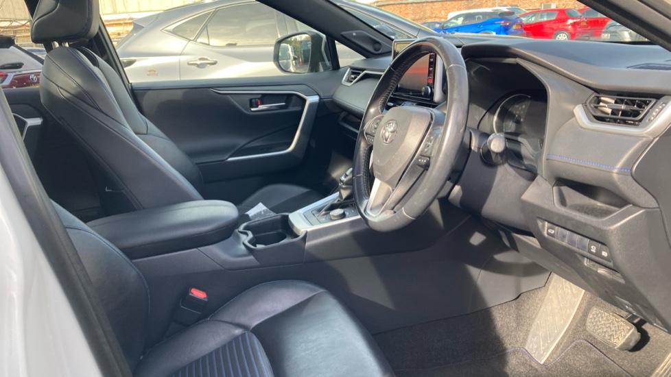Toyota RAV4 2.5 VVT-i Hybrid Dynamic 5dr CVT Hybrid Estate - Image 12