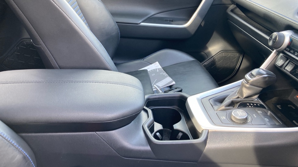 Toyota RAV4 2.5 VVT-i Hybrid Dynamic 5dr CVT Hybrid Estate - Image 18