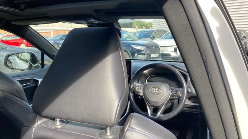 Toyota RAV4 2.5 VVT-i Hybrid Dynamic 5dr CVT Hybrid Estate - Image 19