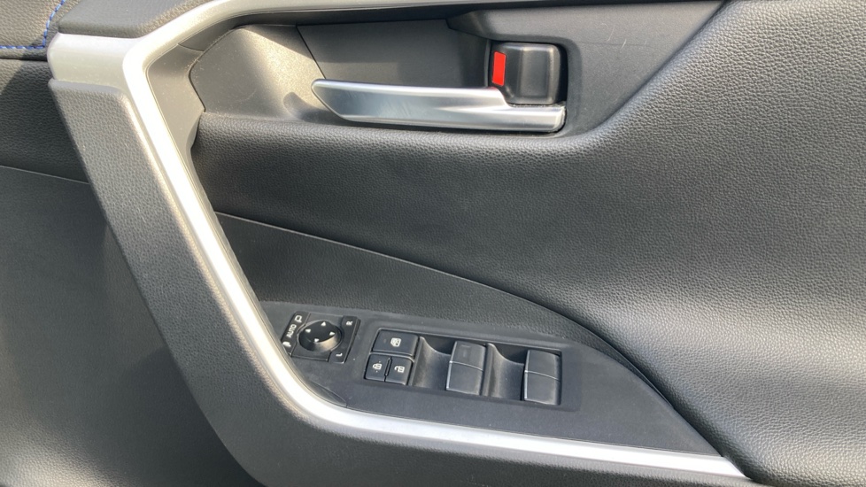 Toyota RAV4 2.5 VVT-i Hybrid Dynamic 5dr CVT Hybrid Estate - Image 20