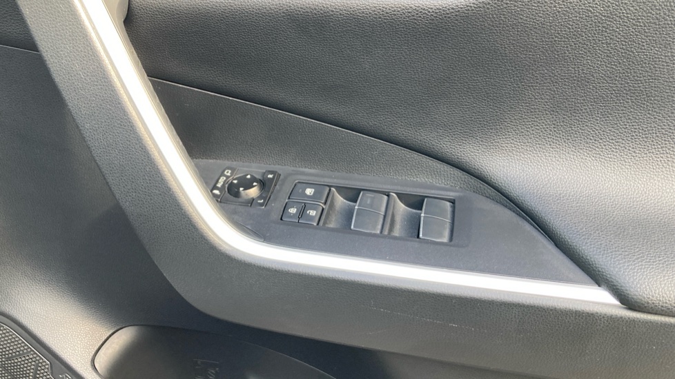 Toyota RAV4 2.5 VVT-i Hybrid Dynamic 5dr CVT Hybrid Estate - Image 30