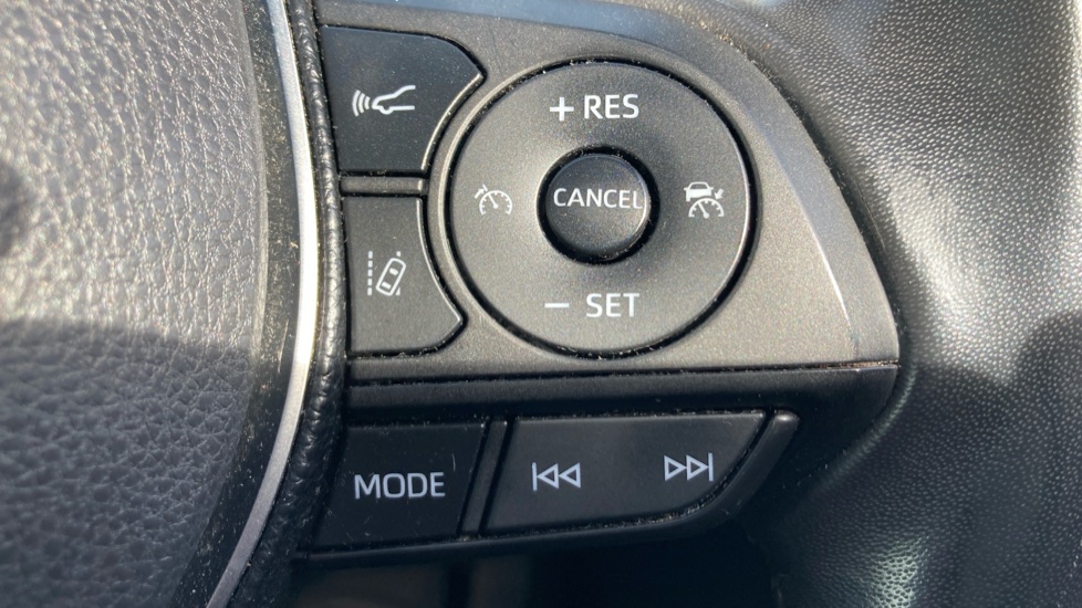 Toyota RAV4 2.5 VVT-i Hybrid Dynamic 5dr CVT Hybrid Estate - Image 31