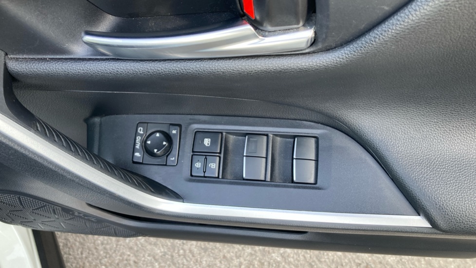 Toyota RAV4 2.5 VVT-i Hybrid Dynamic 5dr CVT Hybrid Estate - Image 32