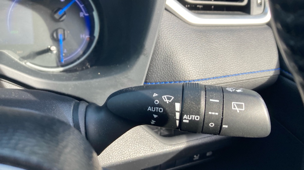 Toyota RAV4 2.5 VVT-i Hybrid Dynamic 5dr CVT Hybrid Estate - Image 33