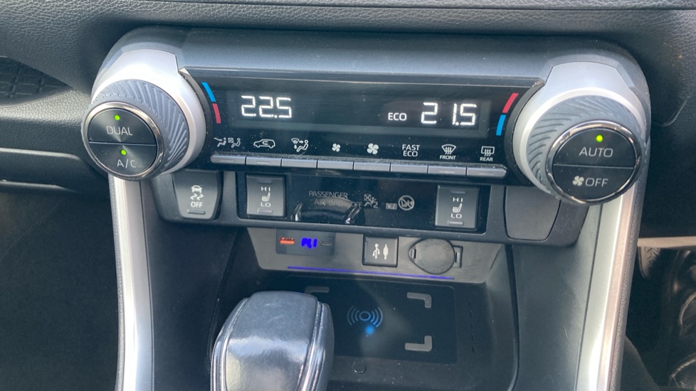 Toyota RAV4 2.5 VVT-i Hybrid Dynamic 5dr CVT Hybrid Estate - Image 34