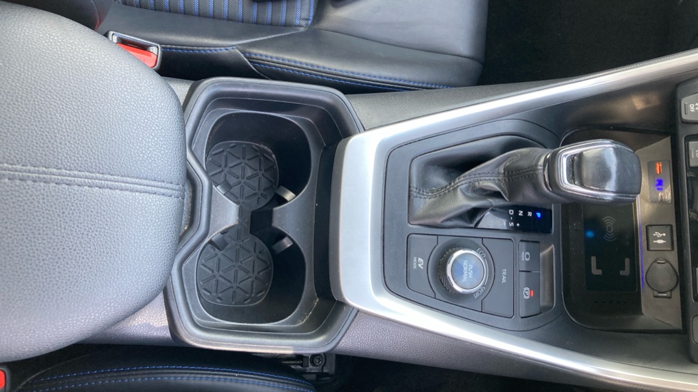 Toyota RAV4 2.5 VVT-i Hybrid Dynamic 5dr CVT Hybrid Estate - Image 38