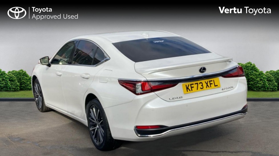 Lexus ES 300h 2.5 4dr CVT Premium Edition Hybrid Saloon - Image 4