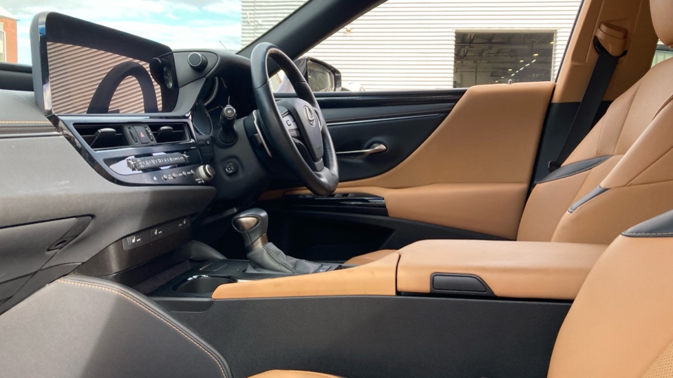 Lexus ES 300h 2.5 4dr CVT Premium Edition Hybrid Saloon - Image 5