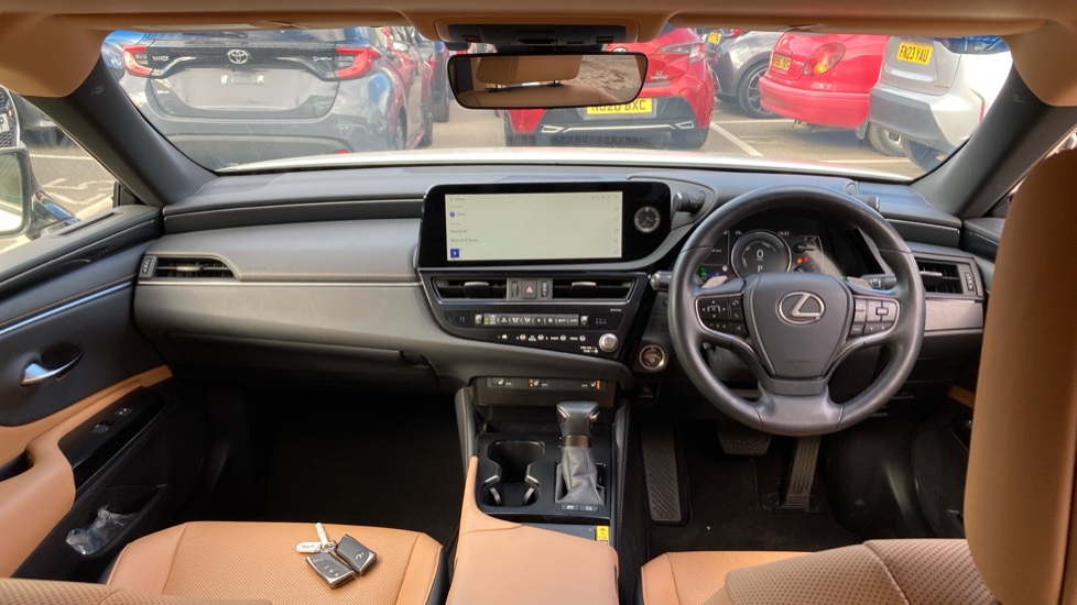 Lexus ES 300h 2.5 4dr CVT Premium Edition Hybrid Saloon - Image 6