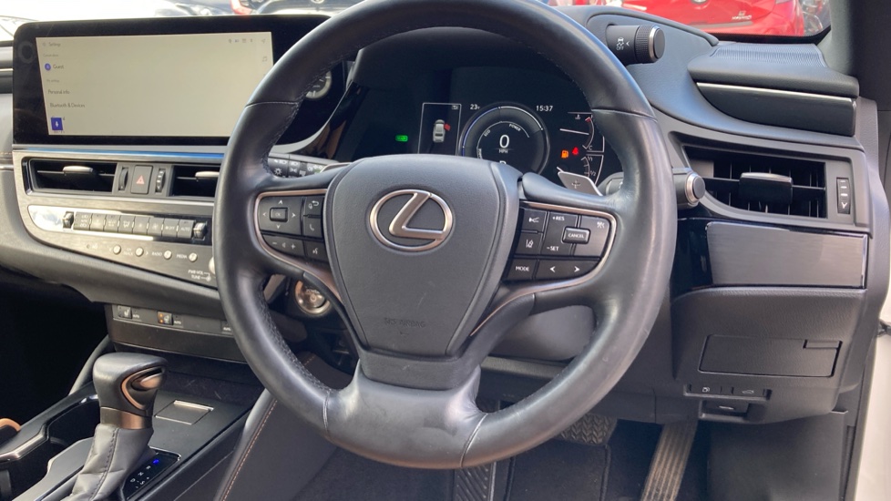 Lexus ES 300h 2.5 4dr CVT Premium Edition Hybrid Saloon - Image 10