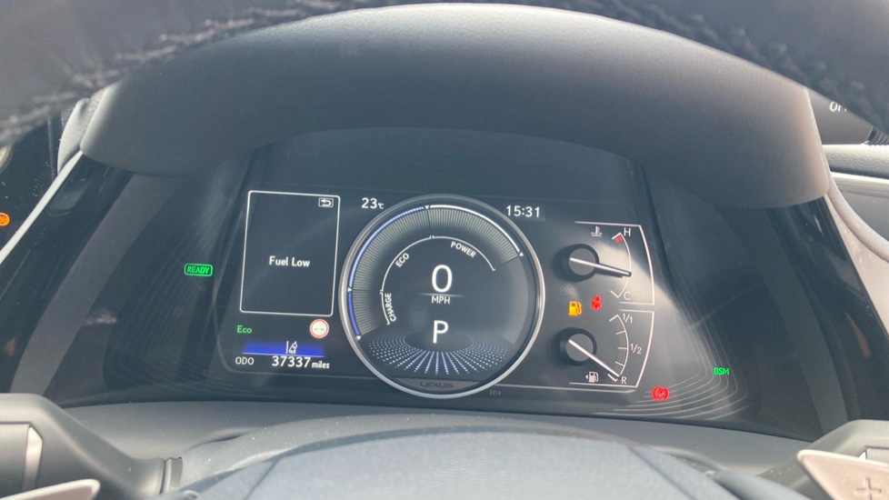 Lexus ES 300h 2.5 4dr CVT Premium Edition Hybrid Saloon - Image 11