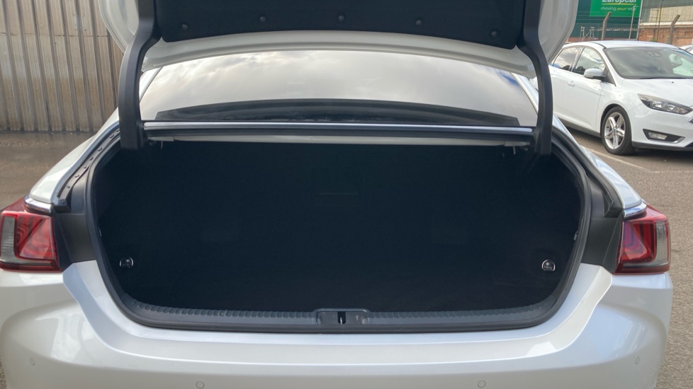 Lexus ES 300h 2.5 4dr CVT Premium Edition Hybrid Saloon - Image 13