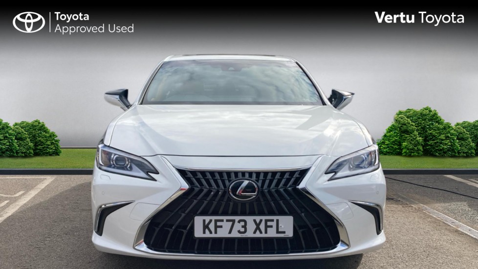 Lexus ES 300h 2.5 4dr CVT Premium Edition Hybrid Saloon - Image 22