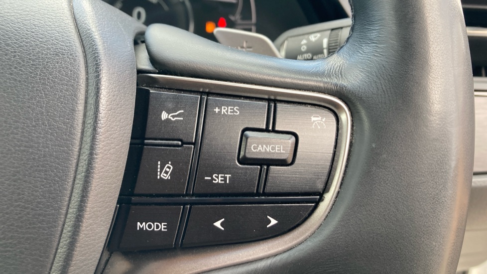 Lexus ES 300h 2.5 4dr CVT Premium Edition Hybrid Saloon - Image 31